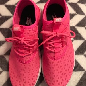 Women’s Nike Juvenate Pink Sneakers
